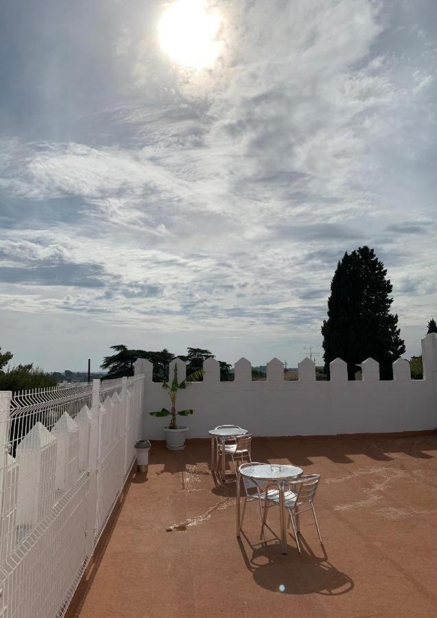 Hostal El Castillo Alcalá de Guadaira Exterior foto